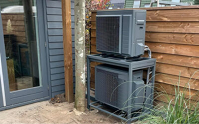 Buitenunit airconditioning geïnstalleerd bij woonhuis door DS Klimaattechniek in IJsselstein
