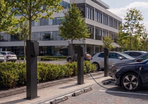 Slimme laadpaal voor elektrische auto geïnstalleerd bij woning en bedrijf door DS Klimaattechniek in IJsselstein